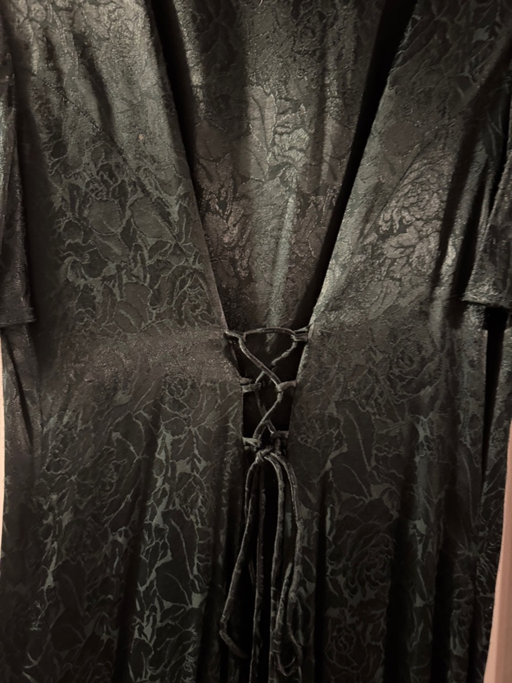 Elegant Hunter Green Dress with Antique White Lace Detail - Picture 12 of 12